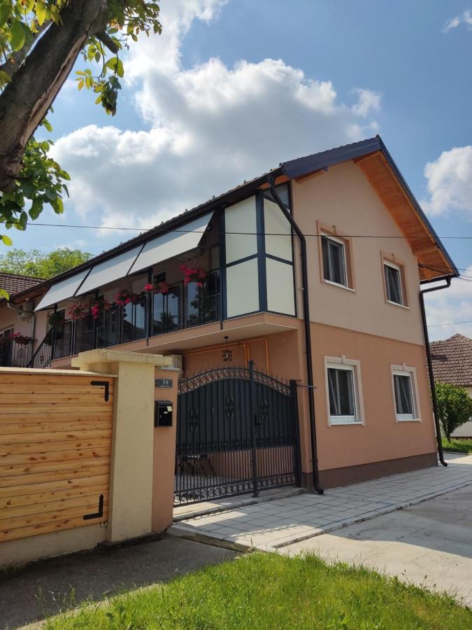 Apartmani Sladjana Újvidék Kültér fotó